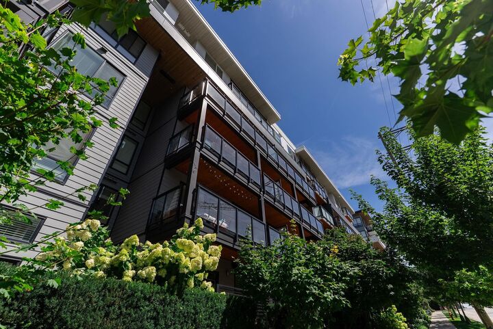 Property Photo:  707 Como Lake Avenue 206  BC V3J 0J5 