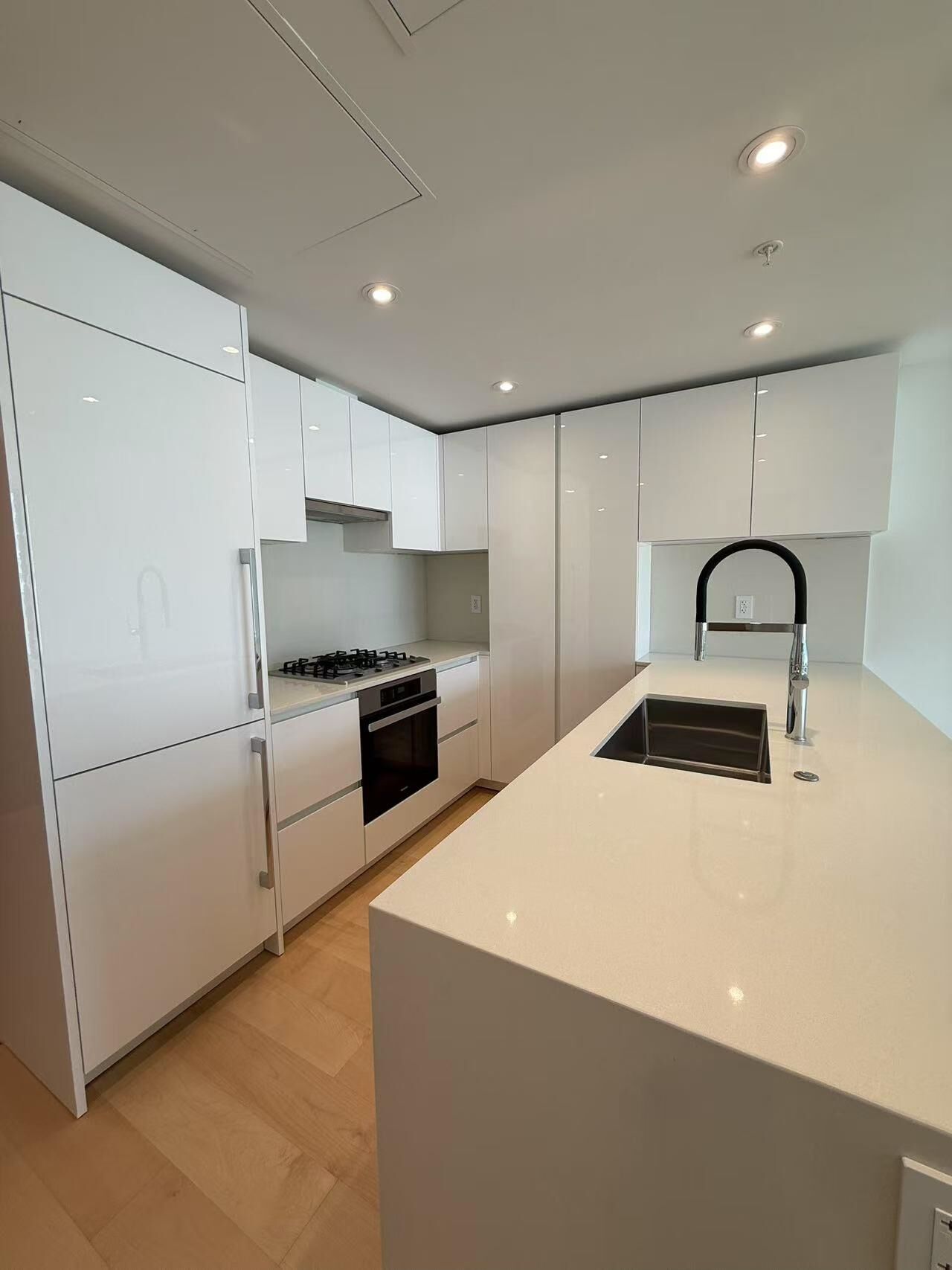 Property Photo:  135 13th Street E 907  BC V7L 0J8 