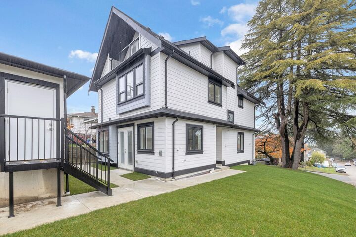 4325 Kamloops Street — photo 1