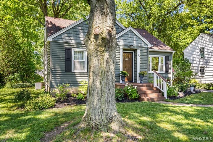 Property Photo:  723 Hillview Court  NY 14092 