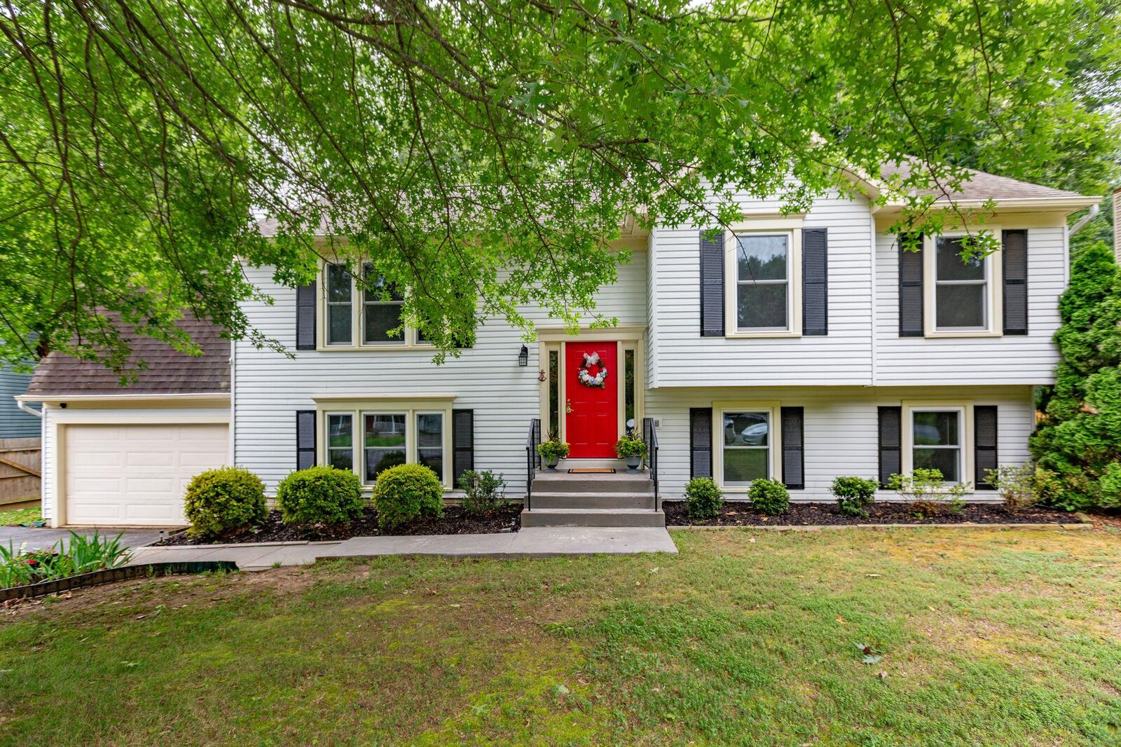 Property Photo: 10015 Windridge Drive VA 22407