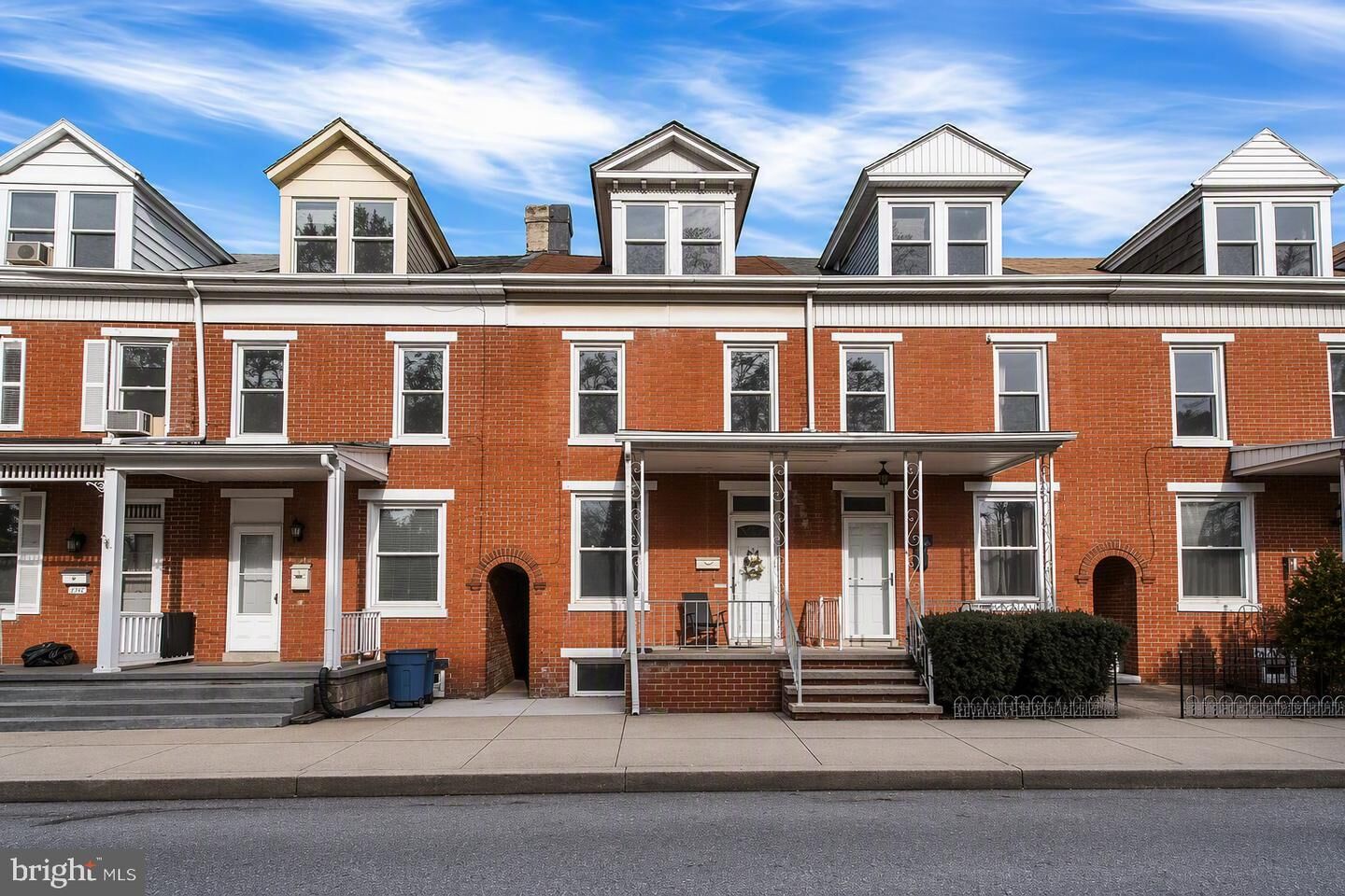 Property Photo: 1039 W Poplar Street PA 17404