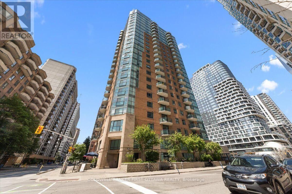 Property Photo:  445 Laurier Avenue West 1401  ON K1N 6R4 