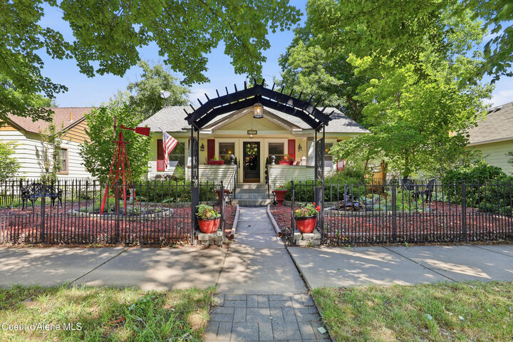 Property Photo:  813 E Saint Maries Ave  ID 83814 