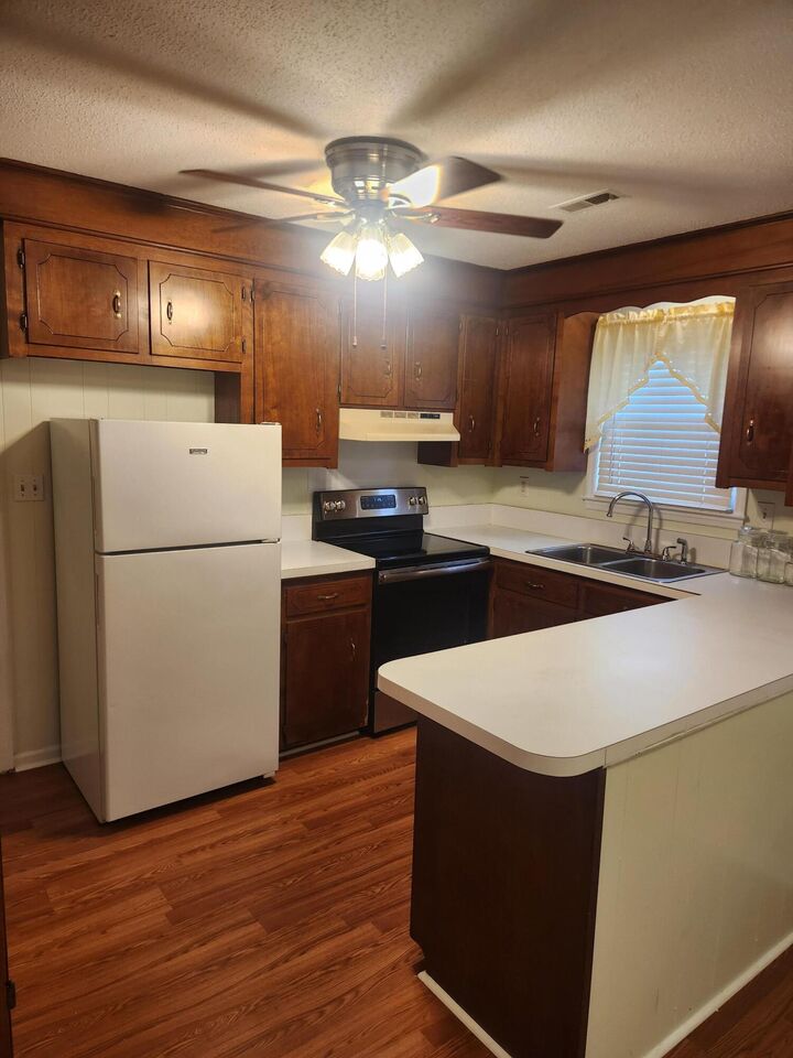 Property Photo: 7715 Ovaldale Drive SC 29418