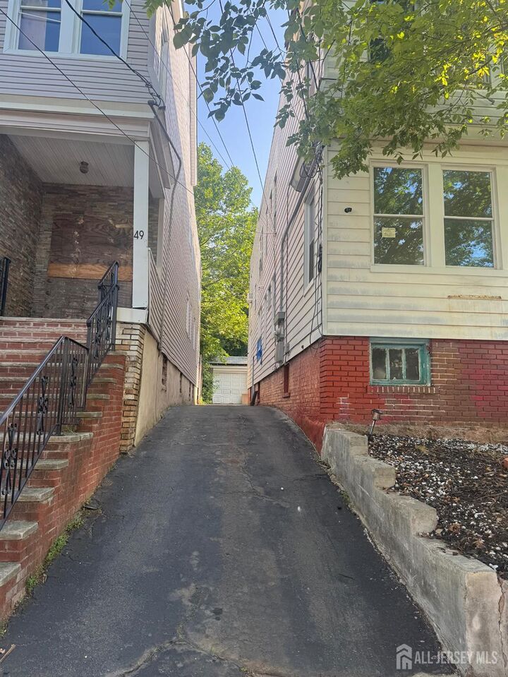 Property Photo:  47 Rose Terrace  NJ 07108 