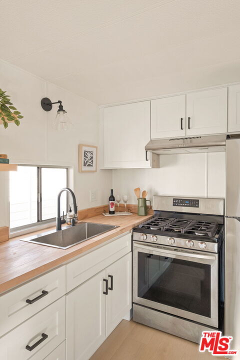 Property Photo:  11250 Playa St  CA 90230 
