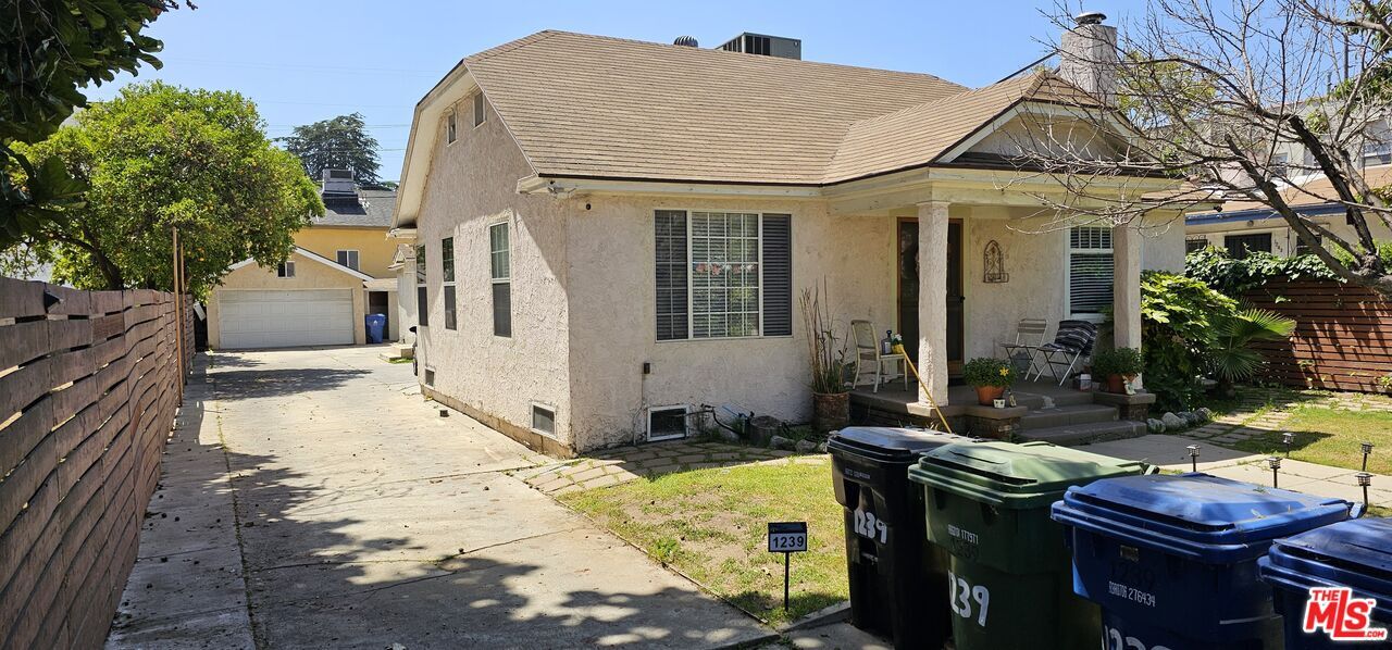 Property Photo: 1239 N Beachwood Dr CA 90038