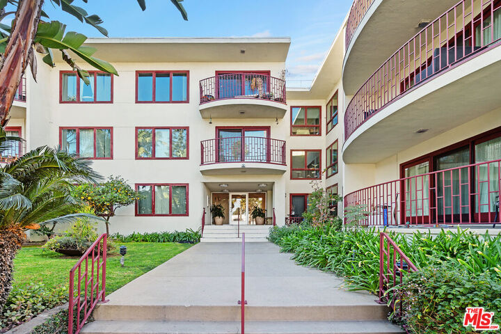 Property Photo: 3407 Huxley St CA 90027