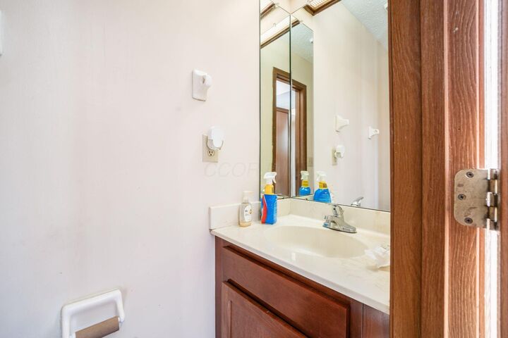 Property Photo:  5971 Shadow Lake Circle  OH 43235 
