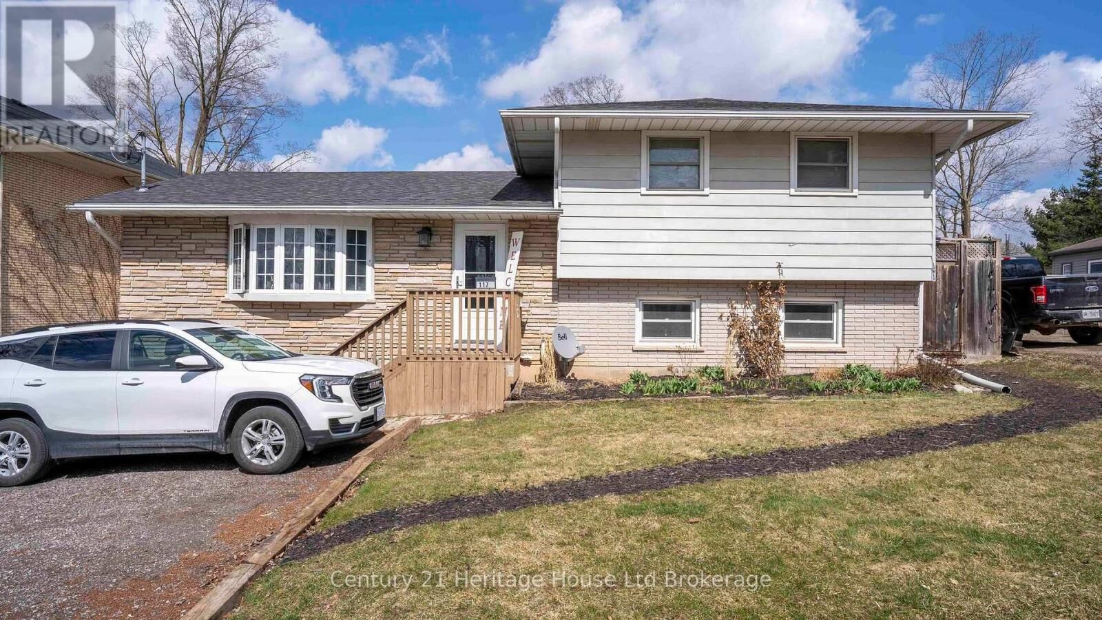 Property Photo:  117 Wonham Street South  ON N5C 2Y9 