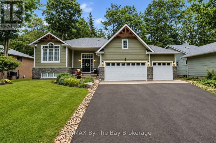 7 Downer Crescent — photo 1