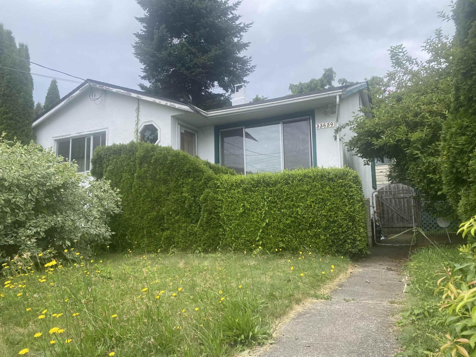 Property Photo: 33659 5th Avenue BC V2V 1X1