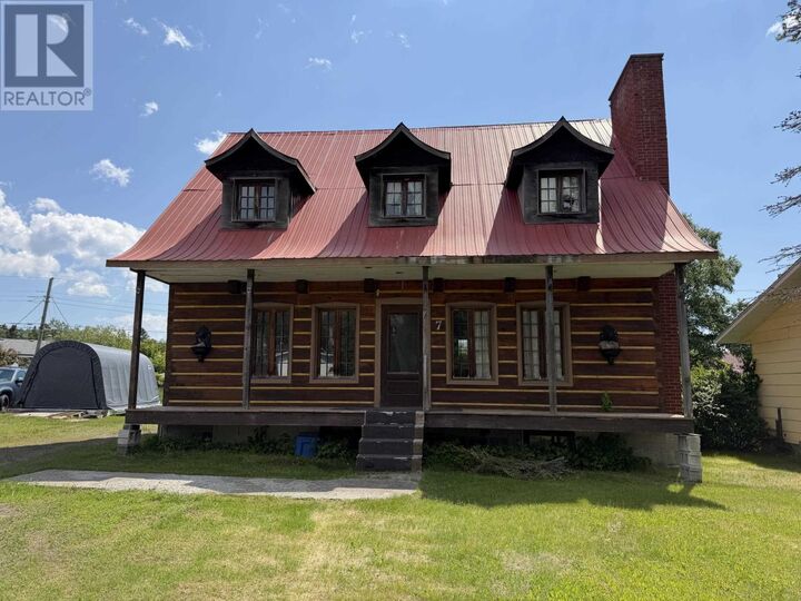 7 East Grove Cres — photo 1