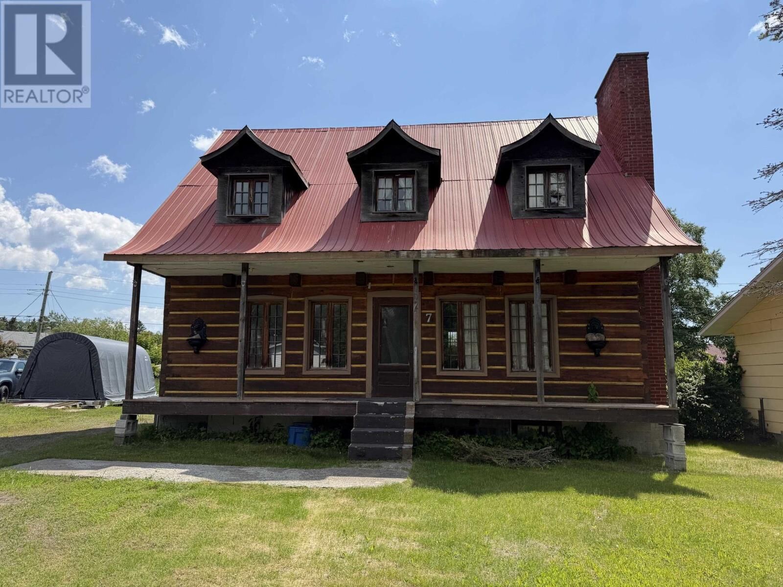 Property Photo: 7 East Grove Cres ON P0T 2W0