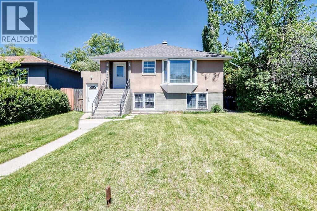 Property Photo: 2028 Westmount Road Northwest AB T2N 3M9