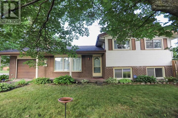 74 Grandriver Cres — photo 1