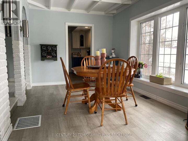 Property Photo: 31 Grandview Avenue ON P0J 1C0