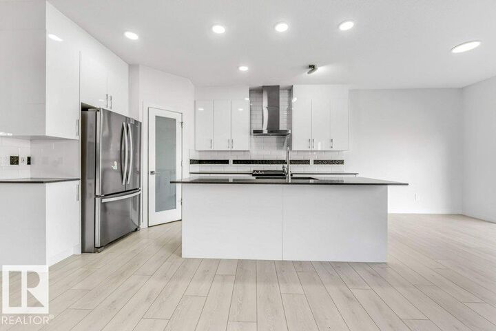 Property Photo: 5140 23 Avenue SW AB T6X 2X4