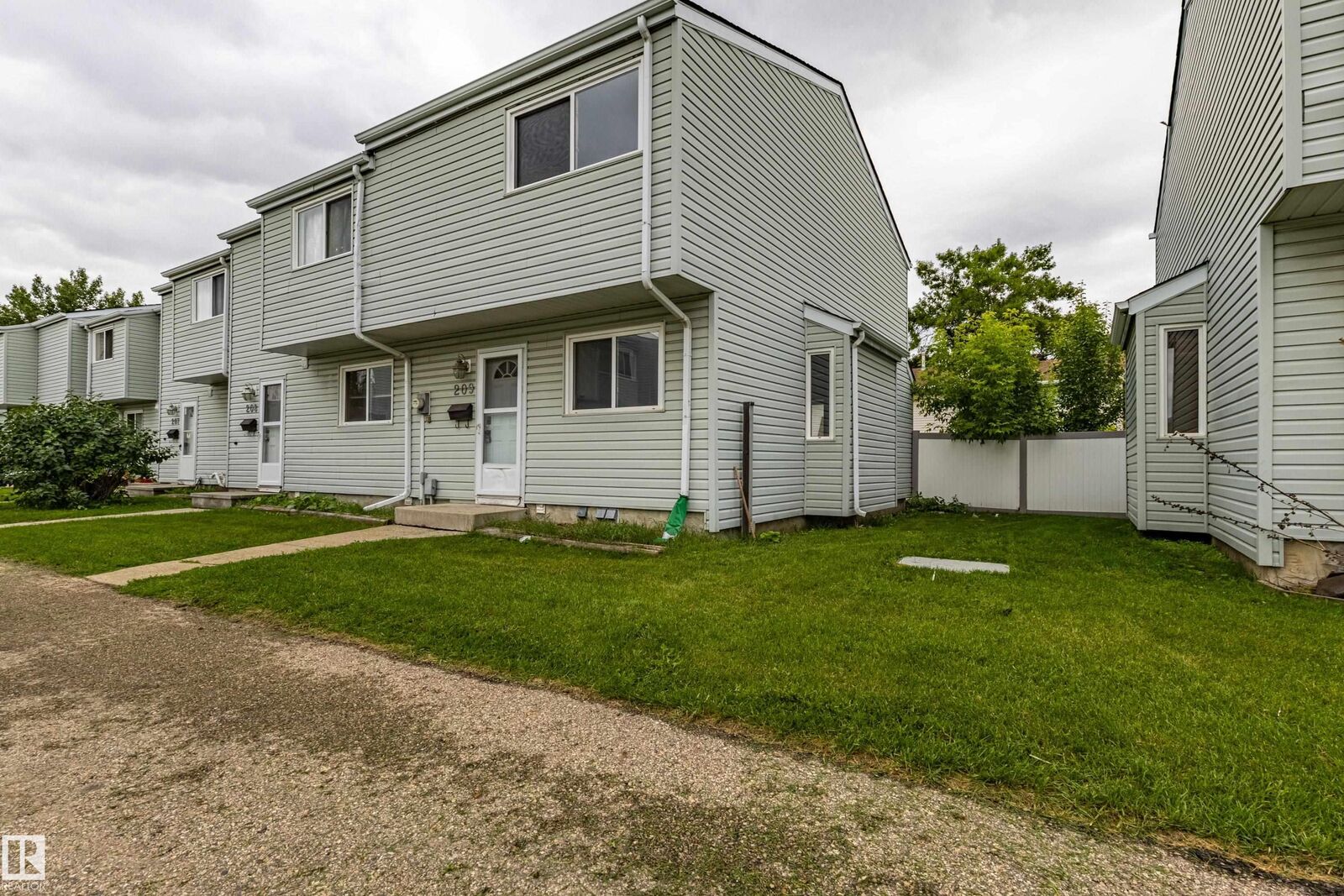 Property Photo: 209 Dickinsfield Court NW AB T5E 5V8