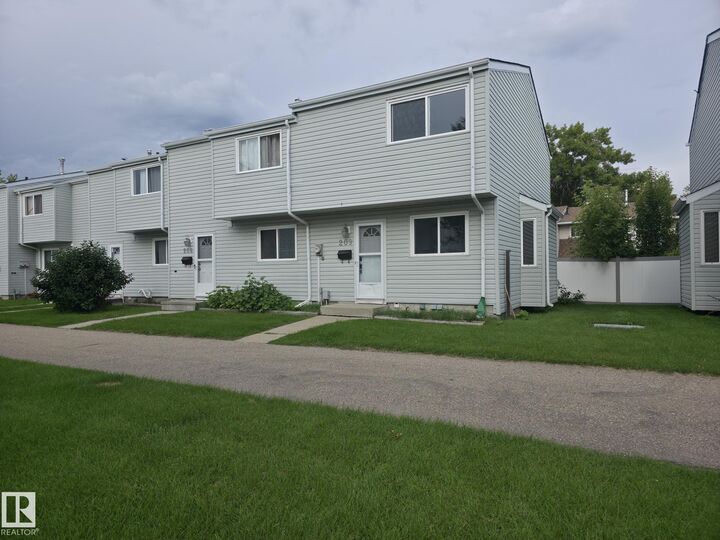 209 Dickinsfield Court NW — photo 1