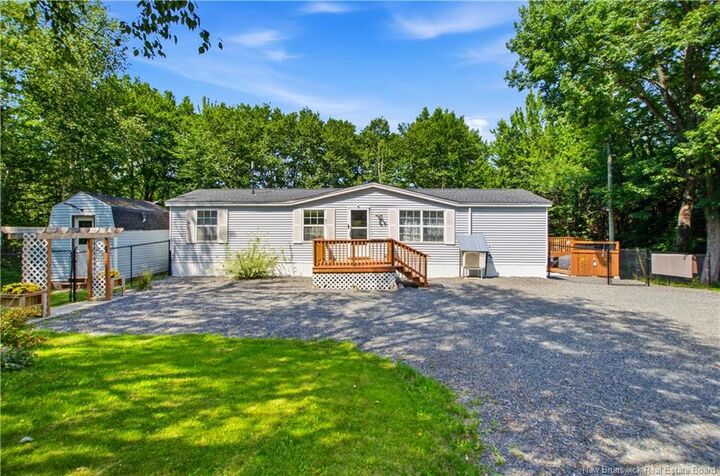 198 Lake Drive — photo 1