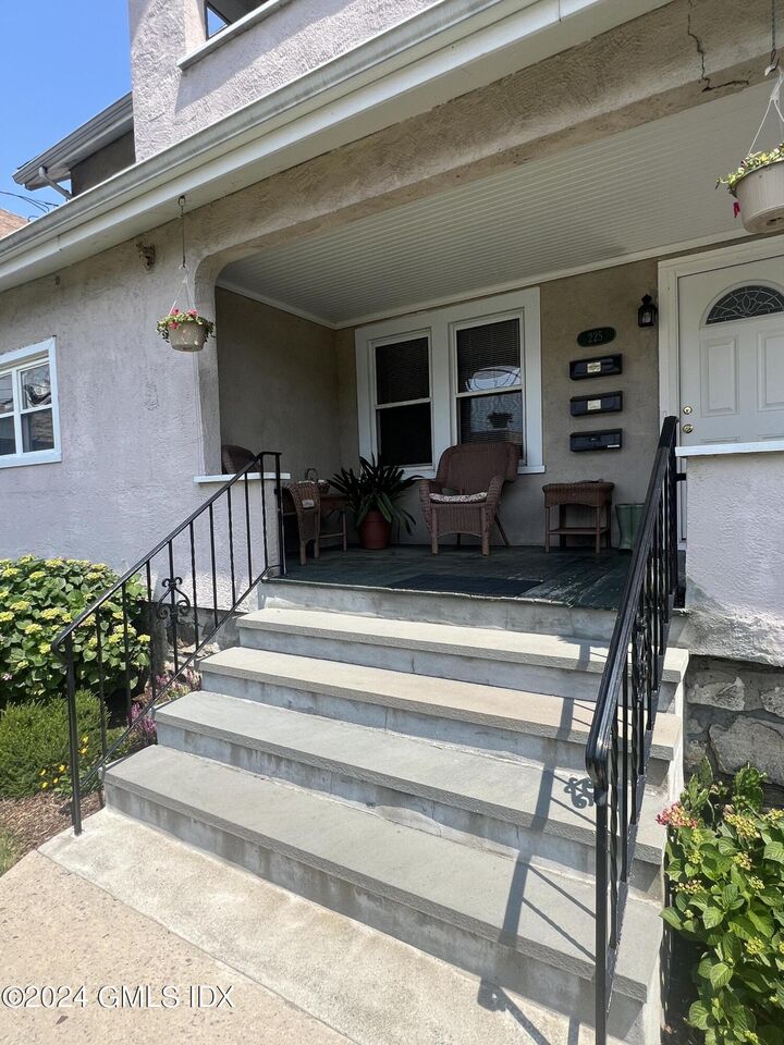 Property Photo:  225 Hamilton Avenue 1  CT 06830 