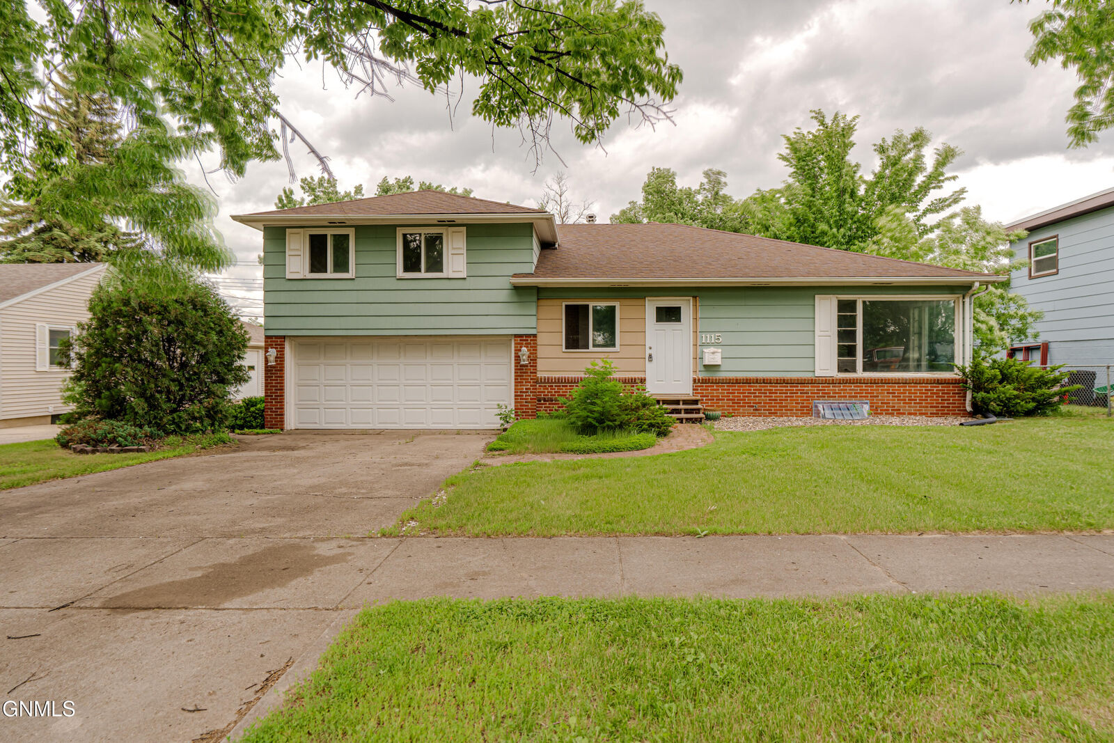 Property Photo: 1115 Washington Street N ND 58501