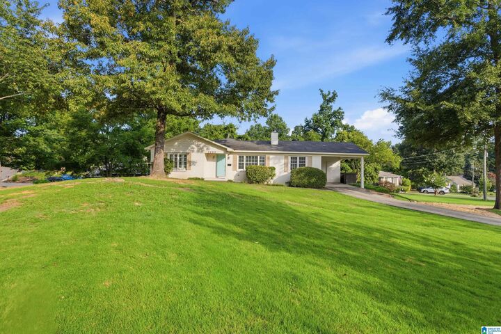 Property Photo: 3220 Valley Park Drive AL 35243