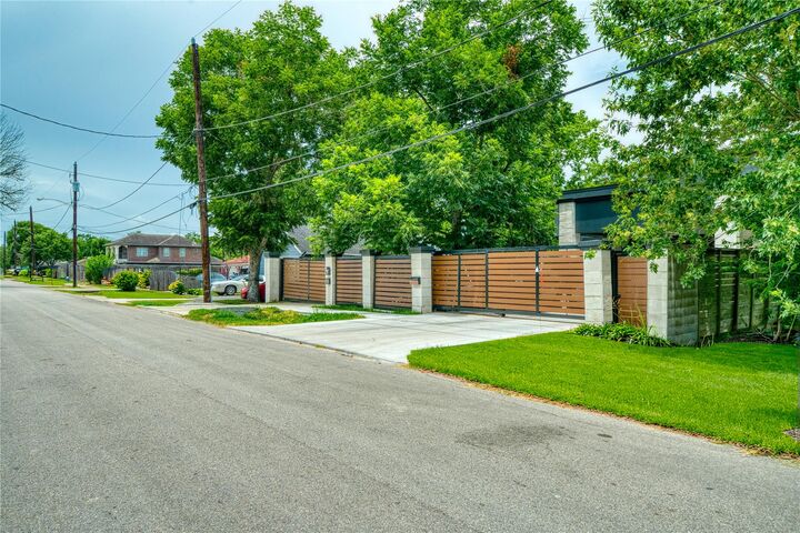 Property Photo:  4929 Wilmington Street A/B  TX 77033 