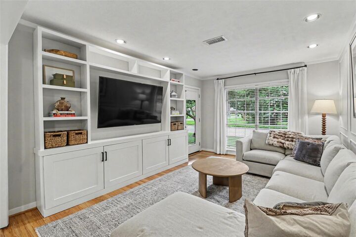 Property Photo:  2303 Bron Holly Drive  TX 77018 