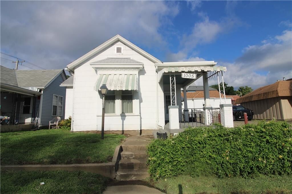 Property Photo: 1005 N 22nd Street MO 64506
