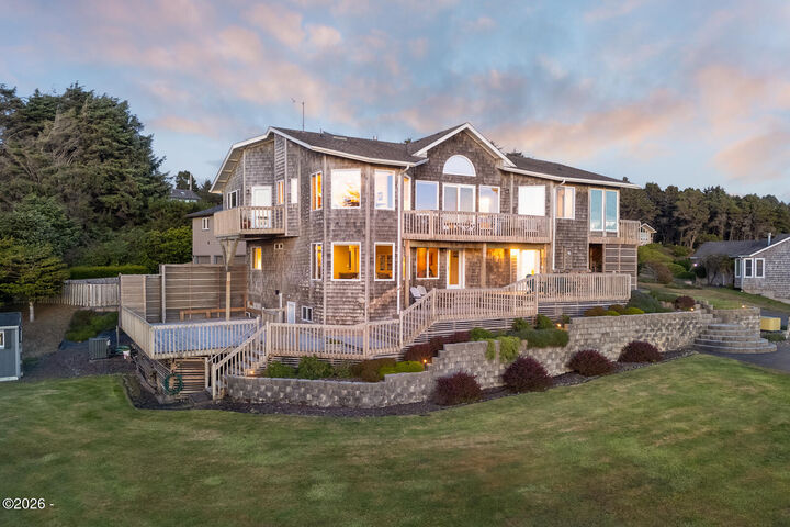 Property Photo: 1903 NE Spindrift Court OR 97367