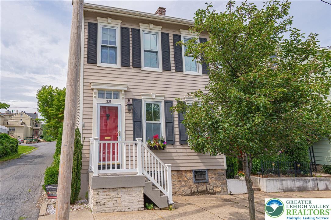 Property Photo: 321 E Wall Street PA 18018