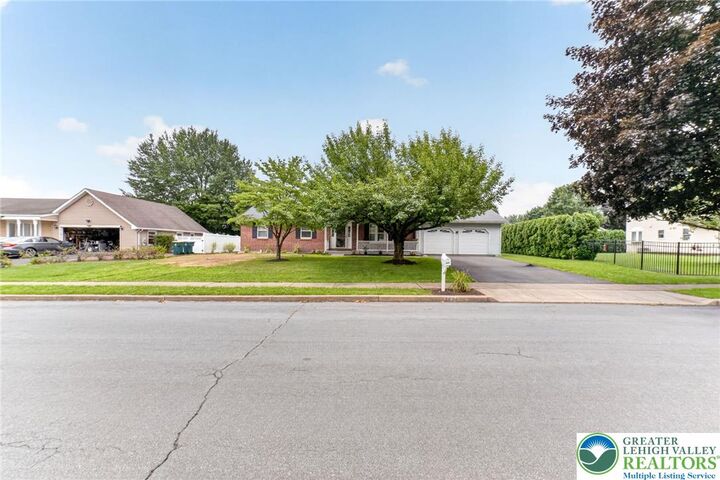 Property Photo:  2694 Peggy Street  PA 18045 