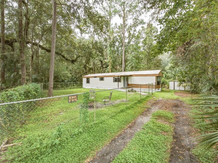 Property Photo: 3080 Cr 417 FL 33538