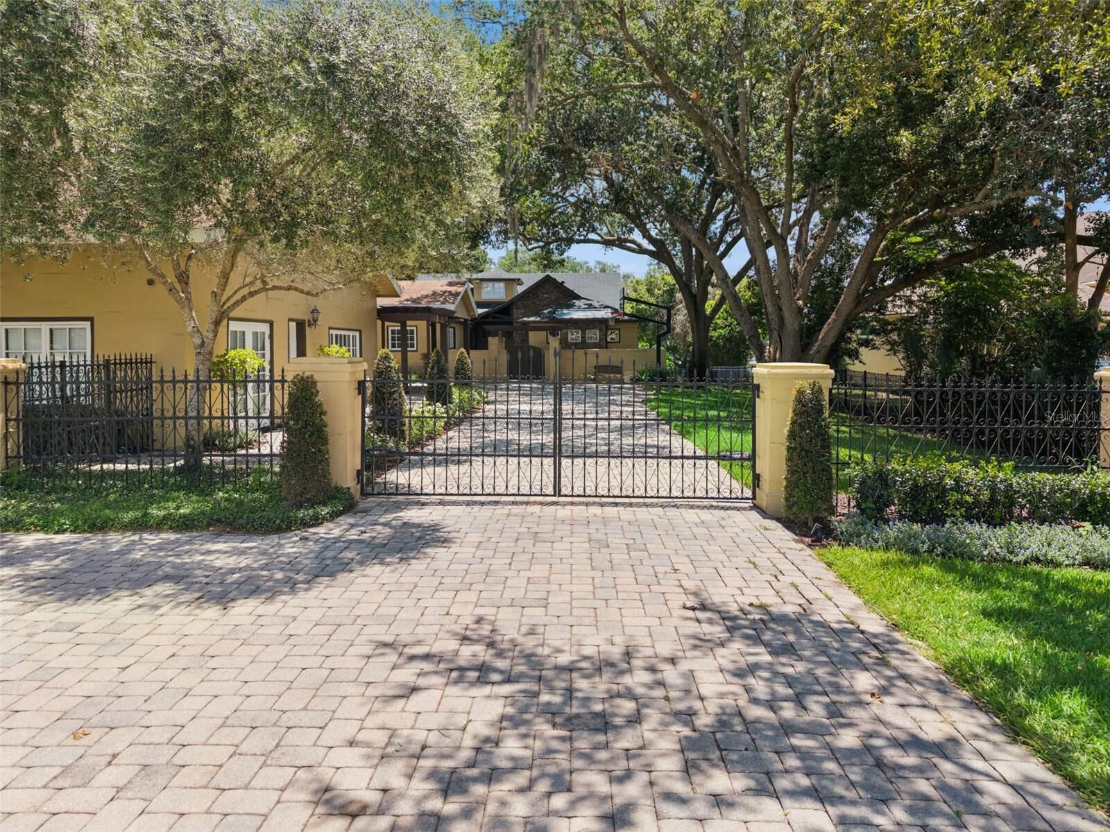 Property Photo: 1629 Hempel Avenue FL 34786