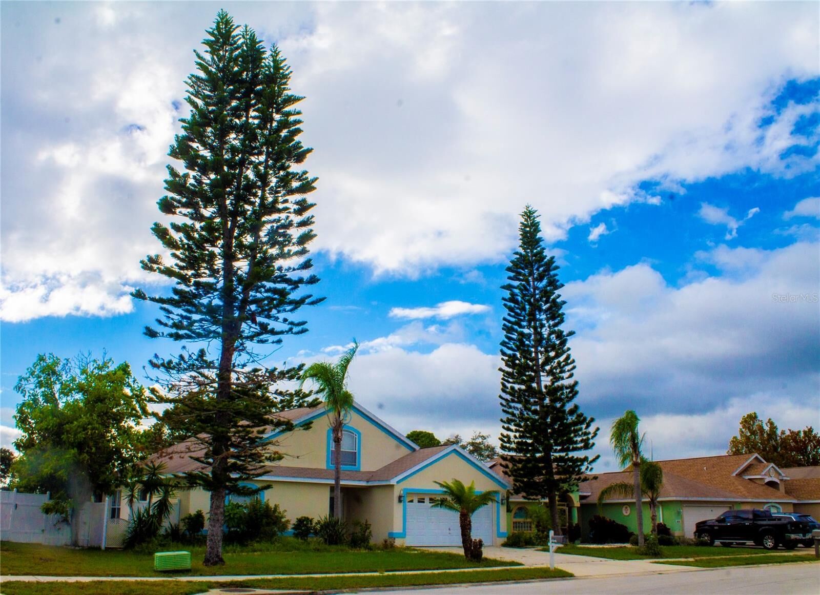 Property Photo:  10127 Barnett Loop  FL 34668 