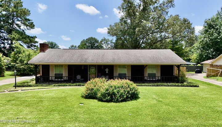 Property Photo: 720 Black Oak Circle MS 39208