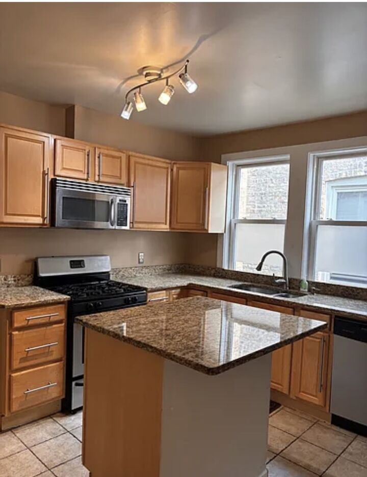 Property Photo:  5642 N Bernard Street 2  IL 60659 
