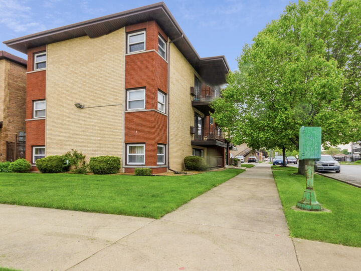 Property Photo: 12549 S Marshfield Avenue 1E IL 60827