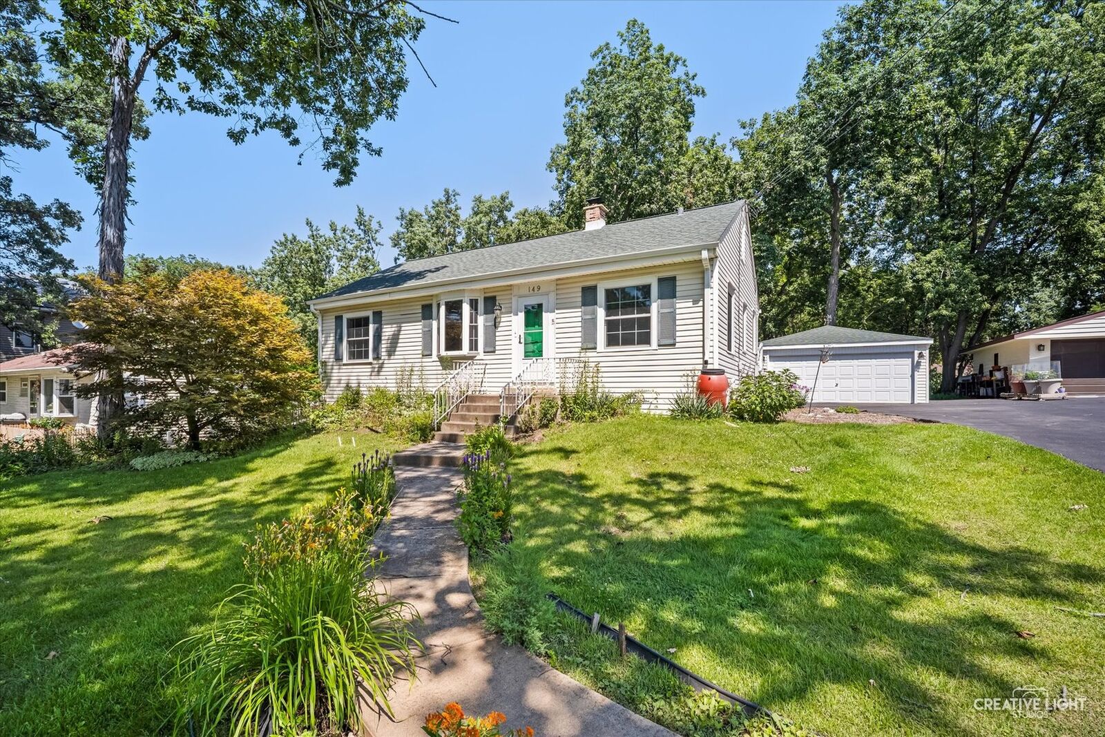 Property Photo:  149 Edgebrook Road  IL 60191 