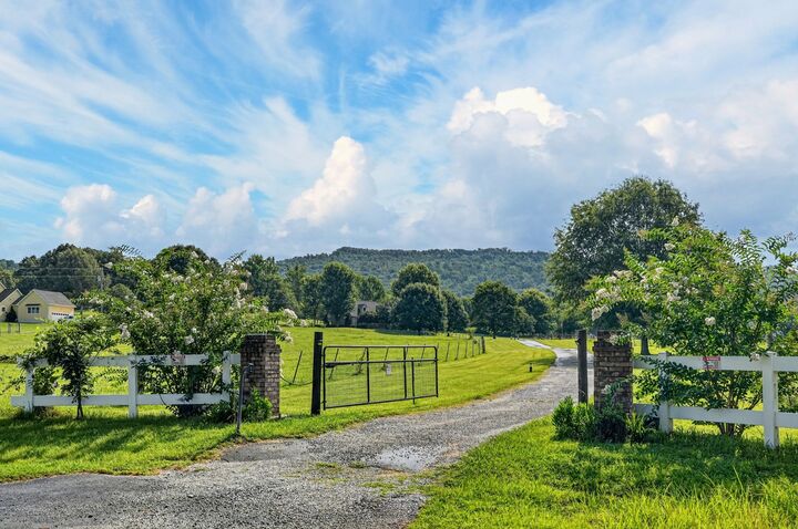 Property Photo: 1377 Chestnut Grove Rd TN 37357