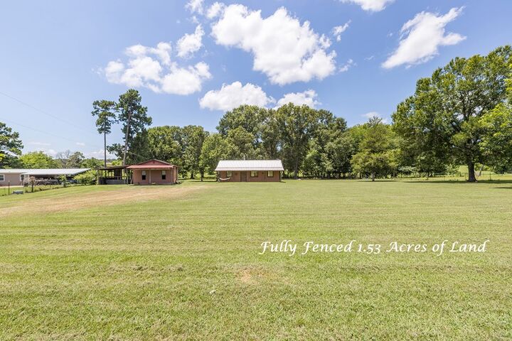 Property Photo: 957 Dewitt Hinson Road TX 75969