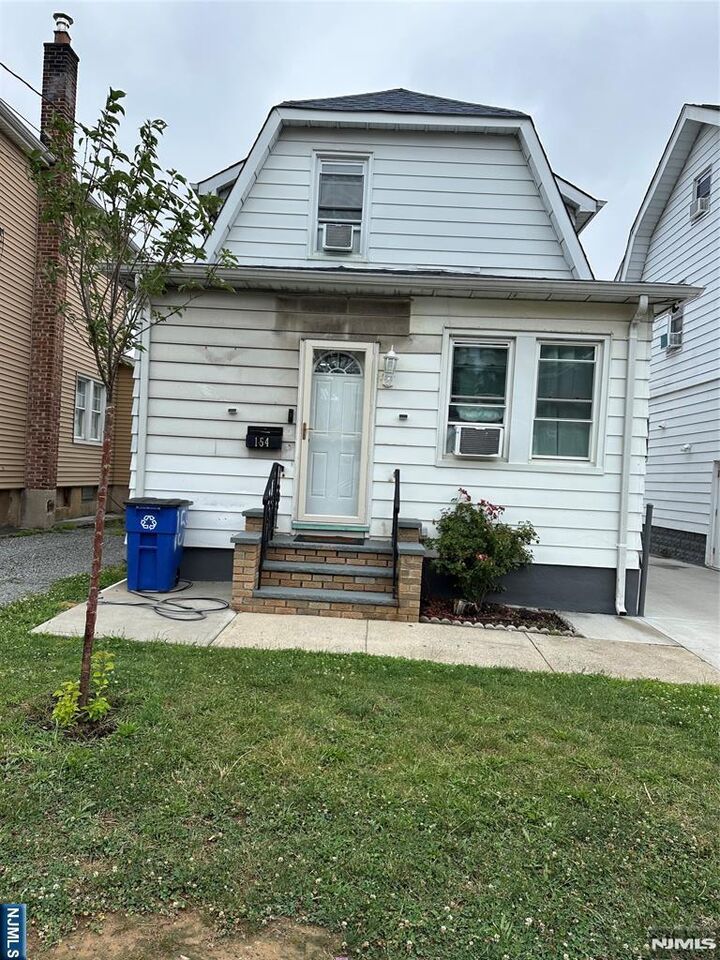 Property Photo:  154 Union Avenue  NJ 07109 