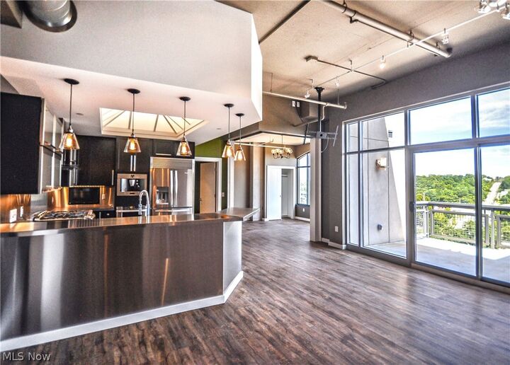 Property Photo:  21 Furnace Street 802  OH 44308 