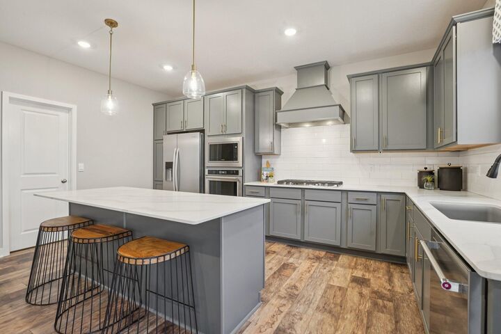 Property Photo: 1595 Creekside Drive MN 55379