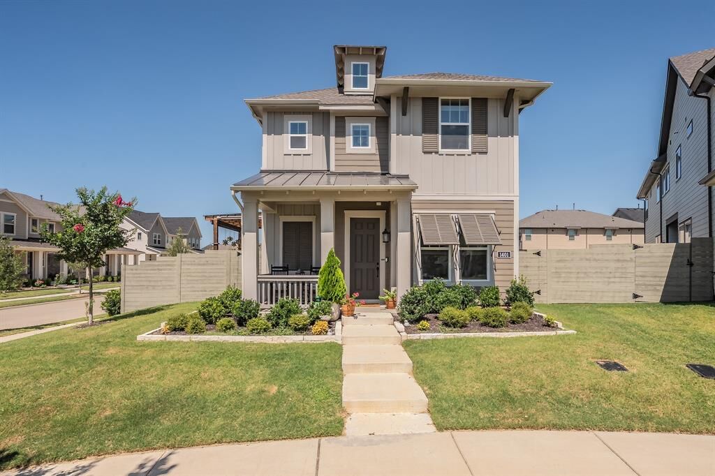 Property Photo: 1401 Roundup Way TX 76226