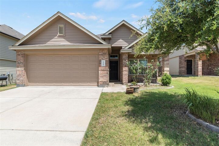 Property Photo:  1429 Tall Pine Way  TX 76112 