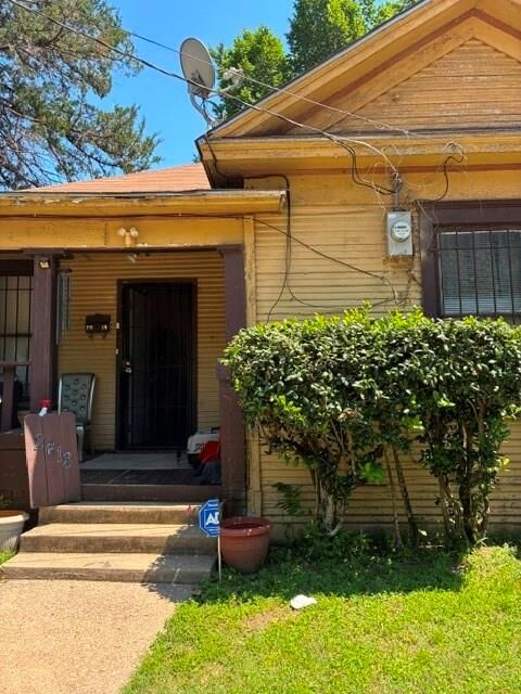 Property Photo:  2618 Pine Street  TX 75215 